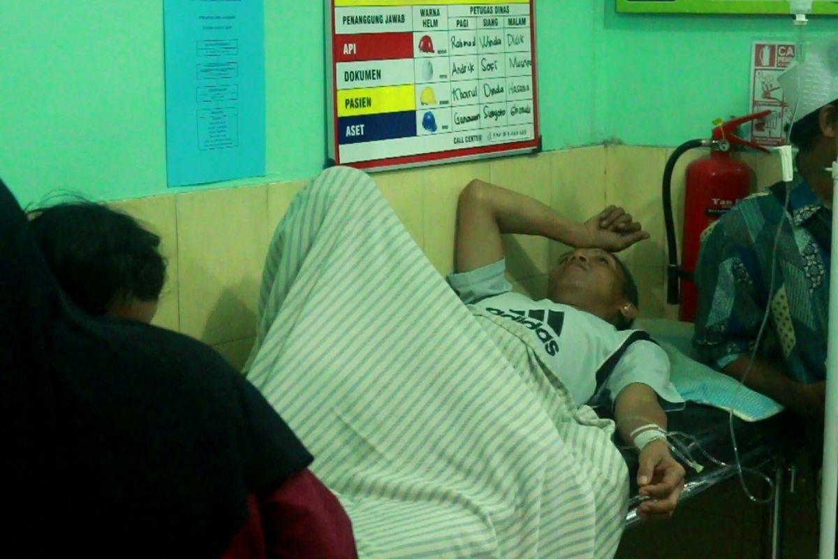 Kondisi warga korban keracunan ketan koro di Puskesmas Kedungjajang, Rabu (7/8/2024).