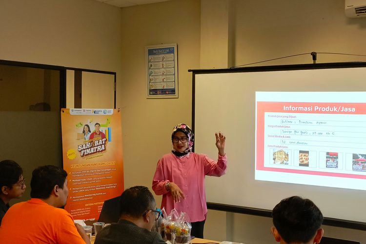 Wahyuningsih, Owner Unie Dimsum di kantor FIF Group Cabang Pasar Minggu, Jakarta Selatan pada Rabu (16/11/2023).