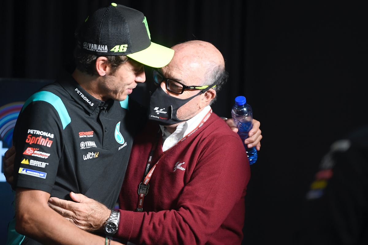  CEO Dorna Sport Carmelo Ezpeleta bersama Valentino Rossi