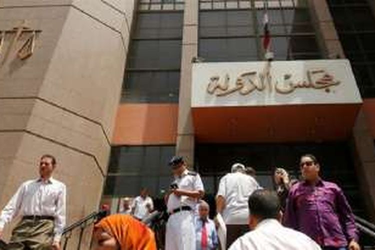 Investigas kasus korupsi ke dalam lembaga pengadilan adalah hal yang langkah di Mesir. Salah seorang hakim senior di negara itu tewas gantung diri setelah dituduh terlibat kasus korupsi.