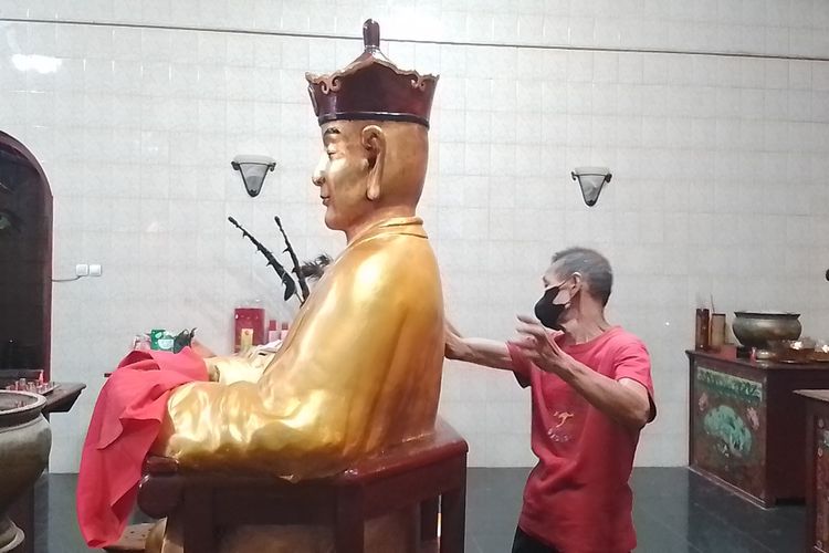 Imlek 2025: Wihara Bersolek, Esensi Lilin Merah, Harapan Rezeki Lebih Baik di Tahun Ular
