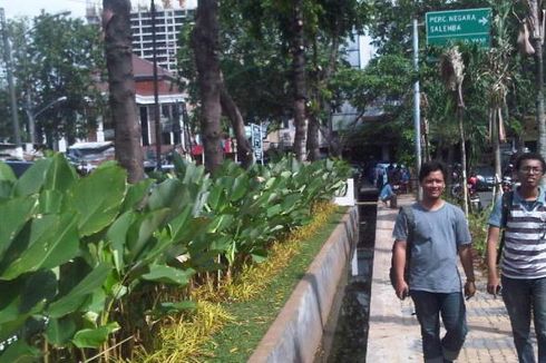 Baru Dibangun Bulan Lalu, Taman Rawa Kebo Penuh Sampah PKL