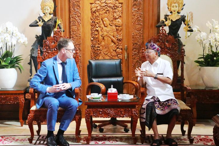 Swiss Lirik Investasi Pengolahan Sampah di Bali, Koster Buka Peluang Kerja Sama