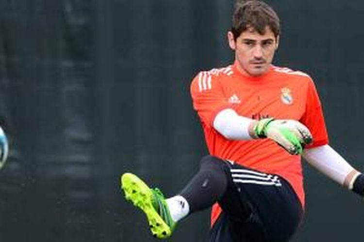 Penjaga gawang Real Madrid, Iker Casillas.