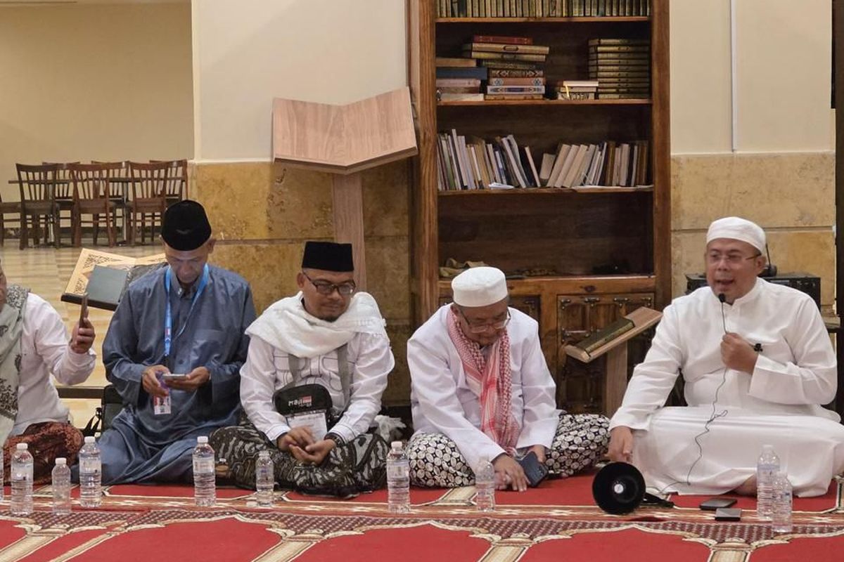 Ketua Tim Pengawas Haji (Timwas) DPR RI Cucun Ahmad Syamsurijal, saat pemantauan ibadah haji di Sektor 7, Makkah, Arab Saudi, Kamis (12/6/2025). 