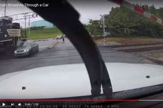 Menegangkan, Detik-detik Mobil Tertabrak Kereta (Video)