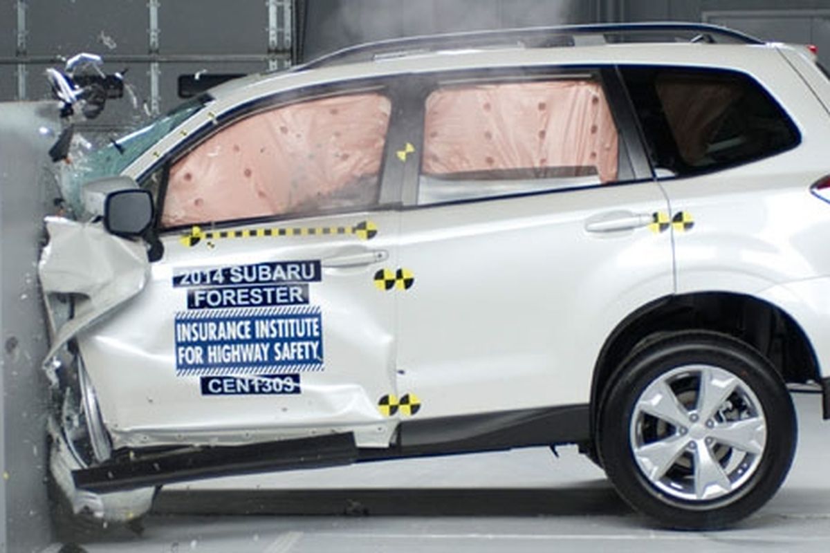 Subaru Forester dinobatkan sebagai SUV paling aman dalam tes tabrak IIHS.