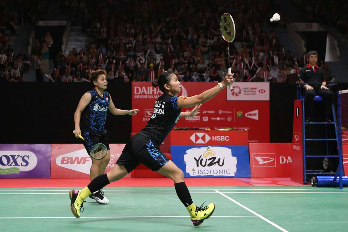 Ganda putri Indonesia, Greysia Polii dan Apriyani Rahayu bertanding melawan ganda putri Jepang, Misaki Matsutomo dan Ayaka Takahashi pada pertandngan semifinal Daihatsu Indonesia Masters 2019 di Istora Senayan, Jakarta, Sabtu (26/1/2019). Greysia Polii dan Apriyani Rahayu melaju ke babak final setelah mengalahkan ganda putri Jepang.