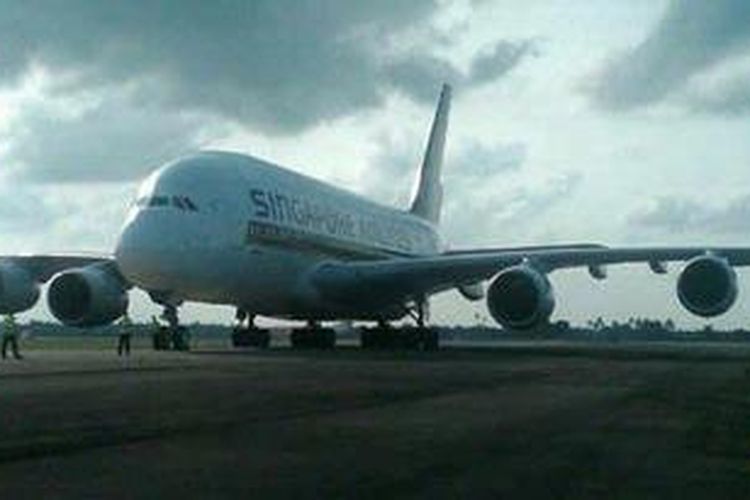 A380 Sq Mendarat Di Bandara Soekarno Hatta