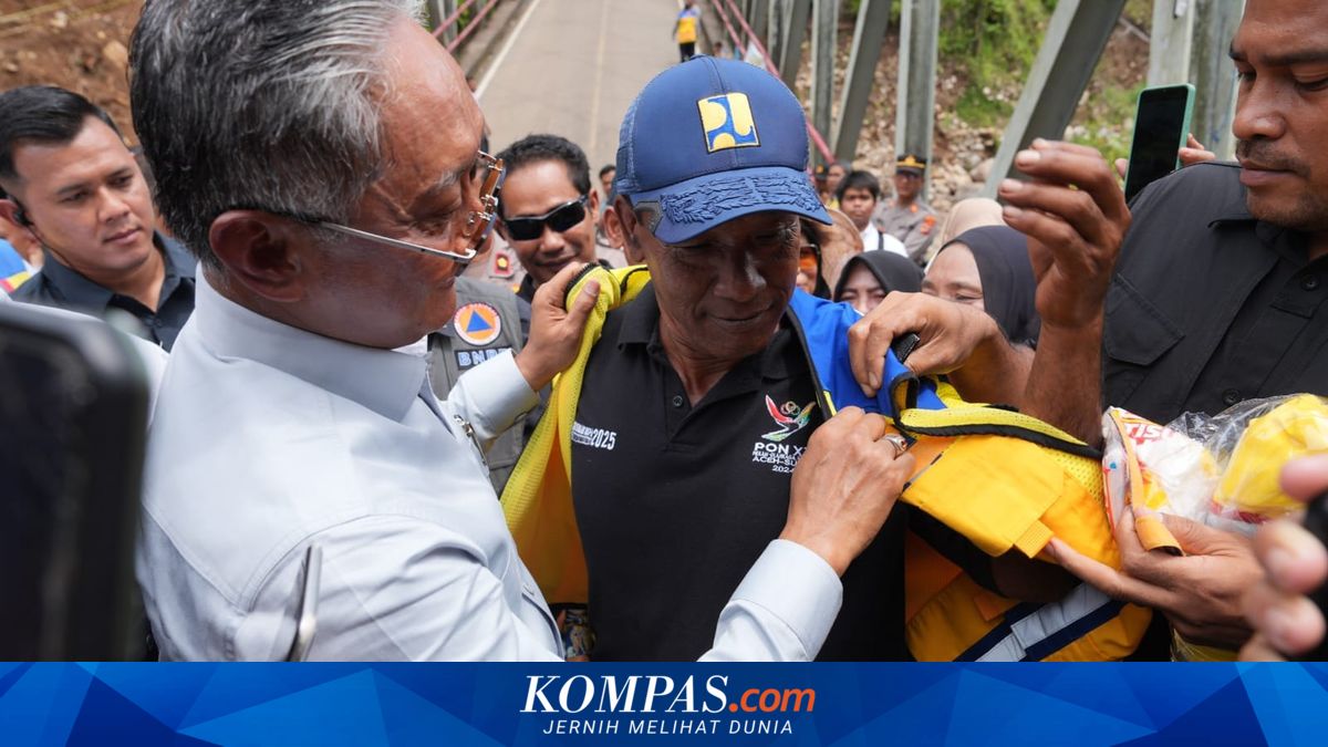 Tanggapi Polemik Jembatan Enang-Enang yang Dibangun Swadaya, Menteri PU Berikan Rompi Kuning ke Warga