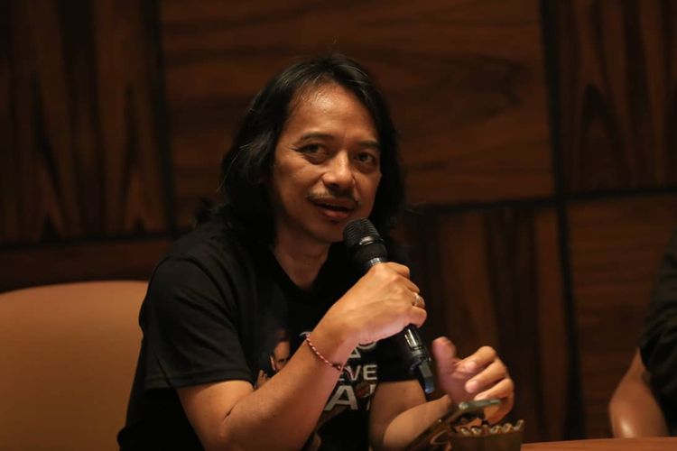 Musisi Dewa Budjana memiliki peran tersendiri dalam menghadirkan Steve Vai ke Jakarta. 