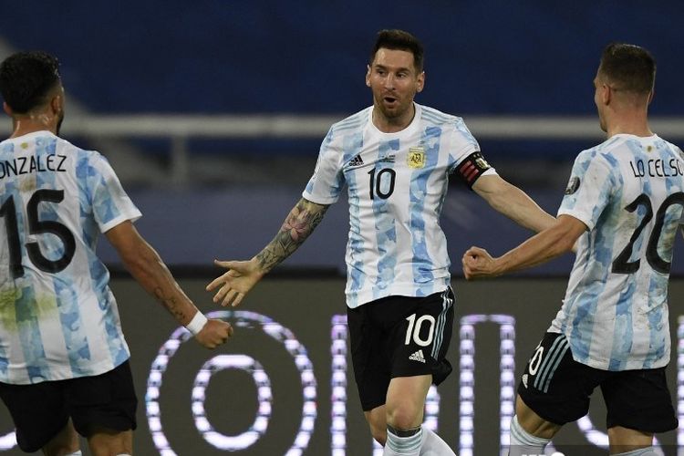 Kapten timnas Argentina Lionel Messi mencatatkan sejarah saat mencetak gol dari tembakan bebas pada laga Copa America 2020 kontra Chile, Selasa (15/6/2021) dini hari WIB.