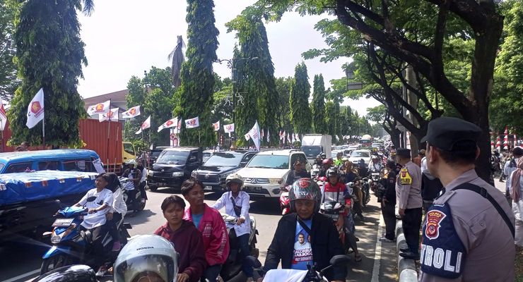 Rudy-Jaro Daftar Jadi Cabup Pilkada Bogor 2024, Jalan Tegar Beriman Cibinong Macet