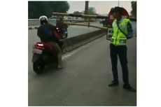 Viral, Video Petugas Perbolehkan Motor Terabas Palang Transjakarta