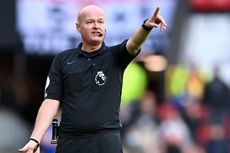 Rugikan Arsenal, Wasit Lee Mason Tinggalkan Premier League