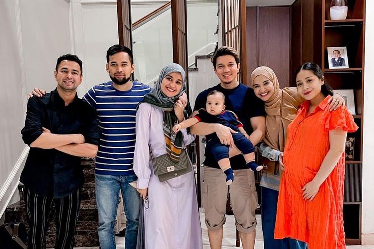 Foto jadul yang diunggah Raffi Ahmad dikomentar oleh Irwansyah dan Zaskia Sungkar.