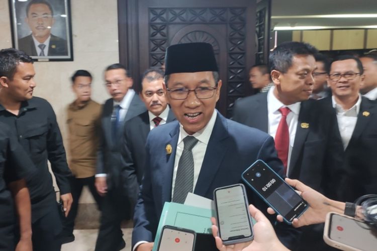 Penjabat (Pj) Gubernur DKI Jakarta Heru Budi Hartono saat berada di Gedung DPRD DKI Jakarta, Senin (9/10/2023). 