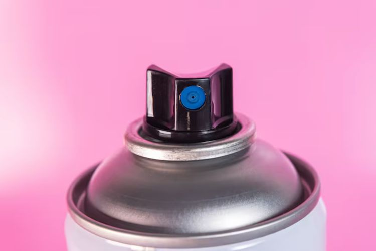 Tabung whipped cream mengandung gas tawa nitrous oxide. Aman untuk medis, tapi berisiko memicu hipoksia dan gangguan saraf bila disalahgunakan.
