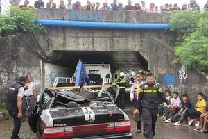 Kronologi Truk Kontainer Terguling Timpa Minibus di Karawang Sebabkan Tiga Orang Tewas