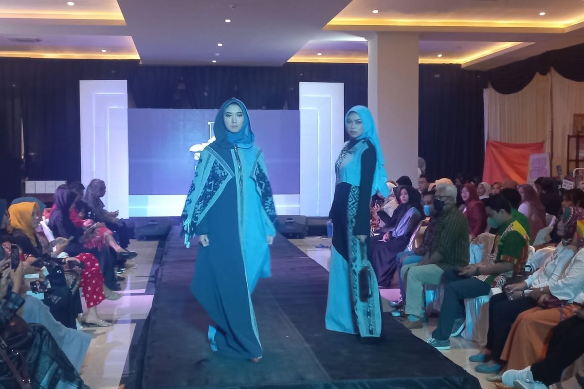 Purworejo Modest Fashion Day 2022 digelar di Ganecha Convention Hall, Purworejo, Jawa Tengah pada Sabtu-Minggu 19 ? 20 November 2022. Ratusan orang turut meramaikan gelaran fesyen terbesar di Purworejo ini.