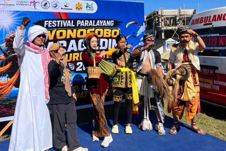 Kisah Embun, Atlet Paralayang Wanita Pertama dan Satu-satunya Purworejo yang Terbangkan Nama Purworejo lewat Dolalak