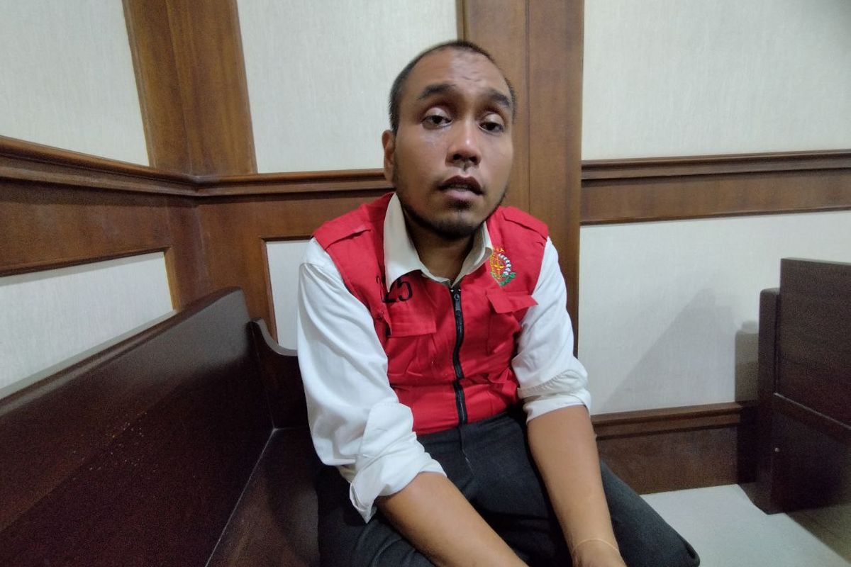 Terdakwa kasus pembunuhan berencana Icha, Rudolf Tobing, saat diwawancarai Kompas.com di Pengadilan Negeri Jakarta Pusat, Rabu (12/4/2023).