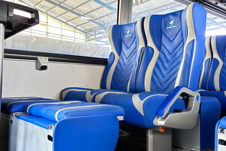 Bus baru PO Sumber Alam buatan Karoseri Laksana