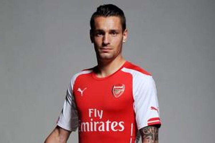 Bek anyar Arsenal, Mathieu Debuchy. 