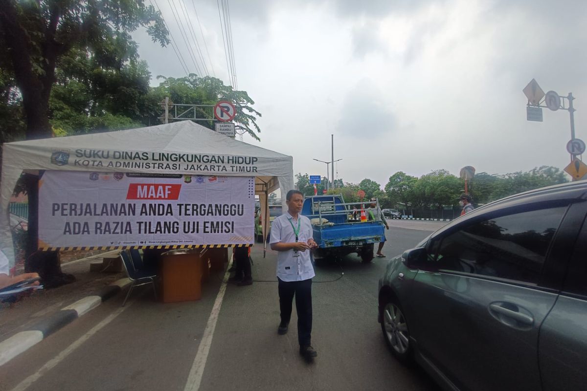 Razia uji emisi di Jalan Pemuda, Pulogadung, Jakarta Timur, Rabu (1/11/2023) pagi.