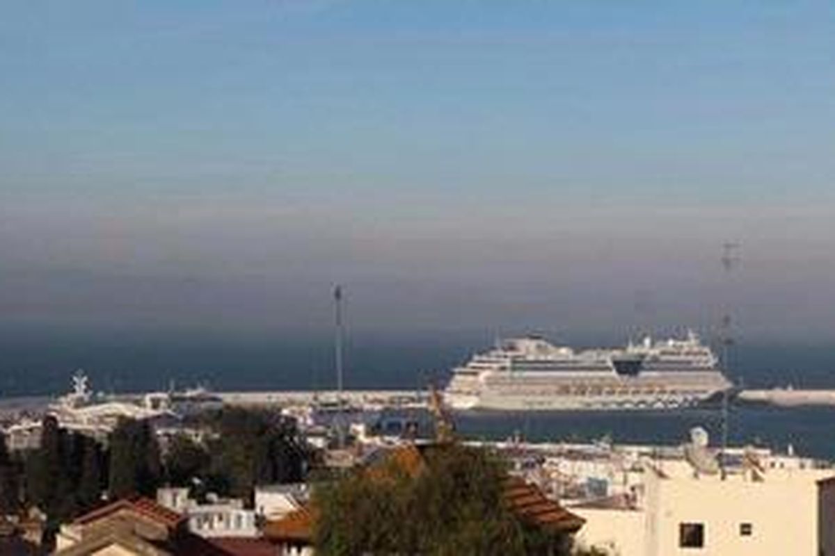 Melihat Spanyol dari jauh.