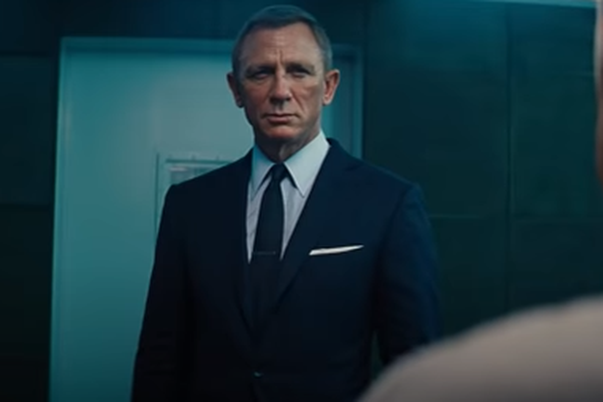 Daniel Craig sebagai James Bond