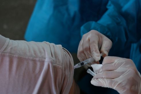 Wacana Vaksinasi Covid-19 Dosis Keempat, Urgensi dan Respons Pemerintah