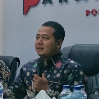 Direktur Eksekutif Parameter Politik Indonesia Adi Prayitno saat memaparkan hasil survei di kantornya, Pancoran, Jakarta Selatan, Kamis (17/9/2019).