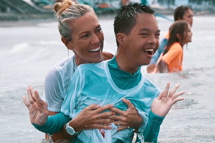 Acara Surf Day LaLiga bersama dengan Fundacion Priscila De Gustin dan Fundacion Aon Espana diadakan di Pantai Echo, Canggu, Bali, dan diikuti oleh 12 anak penyandang down syndrome.