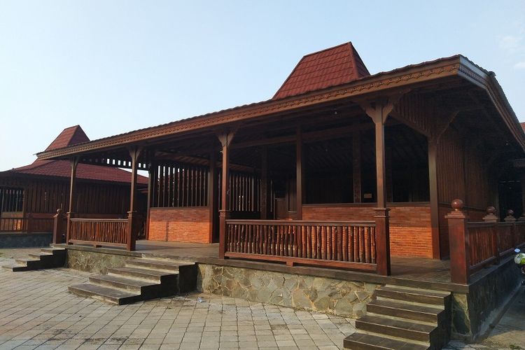 Rumah Joglo DOK. Shutterstock/E. S. Nugraha