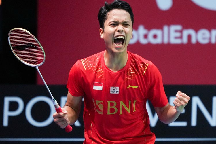 Pebulu tangkis Indonesia Anthony Sinisuka Ginting melakukan selebrasi setelah memenangi pertandingan tunggal putra melawan Lu Guang Zu pada ajang Thomas Cup 2021 di Aarhus, Denmark, Minggu (17/10/2021). Indonesia berhasil menjuarai Thomas Cup 2021 setelah mengalahkan China dengan skor 3-0. ANTARA FOTO/Claus Fisker/Ritzau Scanpix via Reuters/aww. *** Local Caption *** Badminton - Thomas & Uber Cup - Aarhus, Denmark - October 17, 2021 Indonesia's Anthony Sinisuka Ginting celebrates after winning the mens single match against China's Lu Guang Zu  Claus Fisker/Ritzau Scanpix via REUTERS      ATTENTION EDITORS - THIS IMAGE WAS PROVIDED BY A THIRD PARTY. DENMARK OUT. NO COMMERCIAL OR EDITORIAL SALES IN DENMARK.