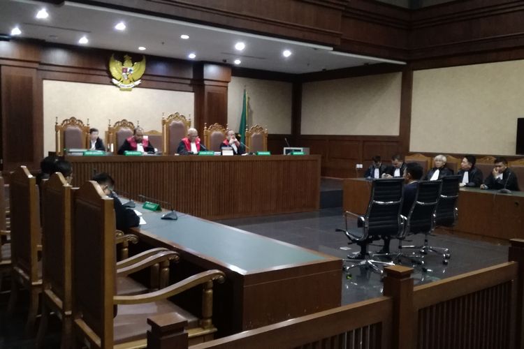 Majelis hakim pada Pengadilan Tindak Pidana Korupsi (Tipikor) Jakarta menolak nota keberatan atau eksepsi yang diajukan oleh mantan anggota DPR I Nyoman Dhamantra dan penasihat hukumnya.