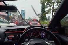 Mobil yang Sedang Melaju Saat Hujan Deras Bisa Tersambar Petir