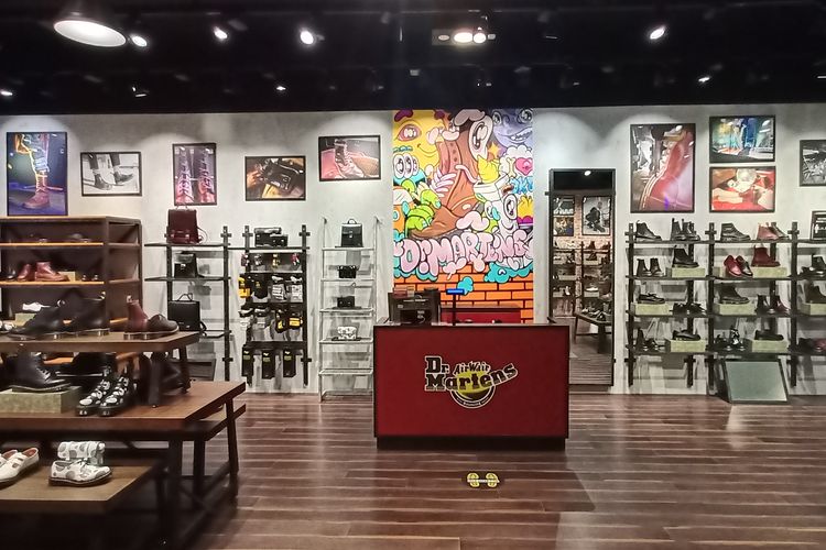 Gerai Dr. Martens di Kota Kasablanka