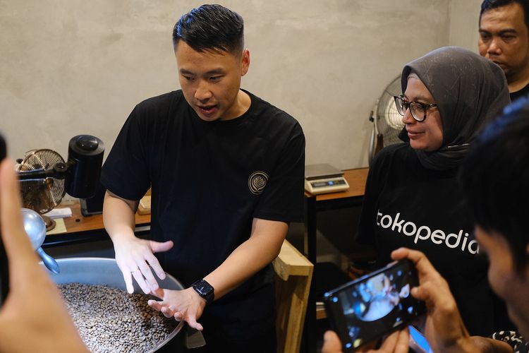 Harris Hartanto Tan pemilik Coffeenatics saat dijumpai Kompas.com di Medan, belum lama ini.