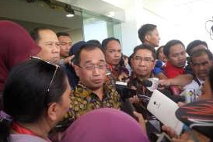 Menteri Perhubungan (Menhub) Budi Karya Sumadi, Terminal Petikemas Kalibaru, Jakarta, Selasa (13/9/2016).