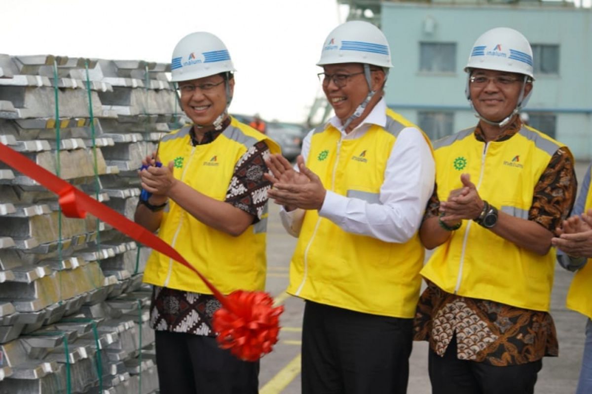 SEVP Pengembangan Bisnis Inalum, Dante Sinaga, Direktur Produksi Inalum S.S.Sijabat, Direktur Layanan Strategis, Ogi Prastomiyono, Direktur Utama, Budi G. Sadikin, Direktur Pengembangan Bisnis Inalum Oggy A. Kosasih, Direktur Umum dan Human Capital,  Carry EF. Mumbunan, dan SEVP Finance Inalum, Anton Herdianto, Selasa (2/10/2018).