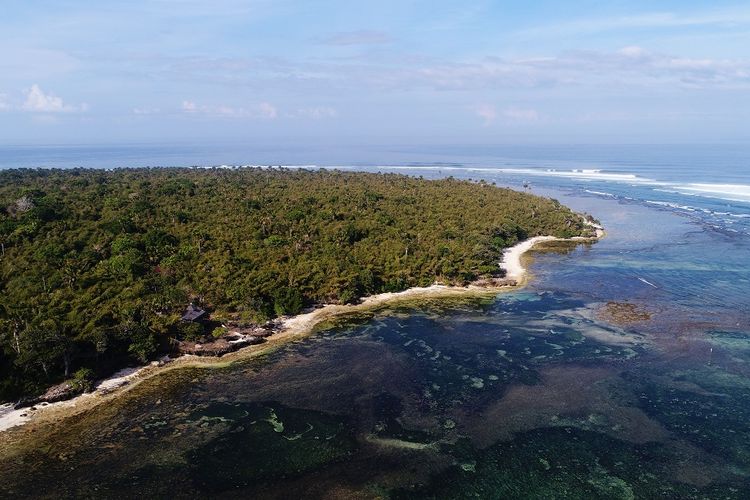 Pantai Plengkung, Banyuwangi DOK. Shutterstock