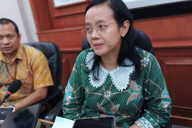 Kabiro Humas Kementerian Perindustrian (Kemenperin) Alexandra Arri Cahyadi di Kantor Kemenperin, Jakarta, Senin (28/7/2025).