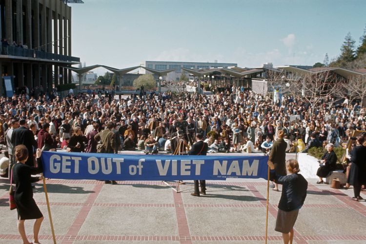 Demonstrasi yang menuntut agar Amerika Serikat menarik pasukannya dari Perang Vietnam.