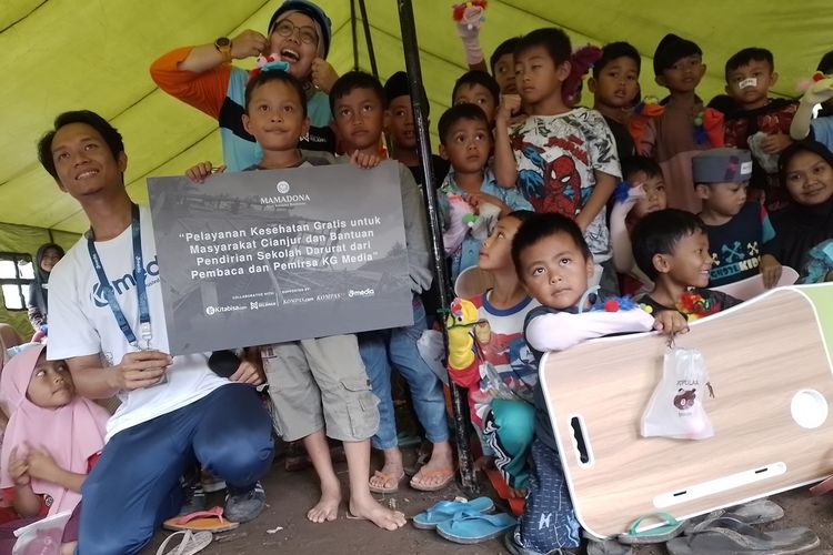 Kiprah KG Media terhadap anak-anak korban gempa Cianjur, Jawa Barat, dengan mendirikan sekolah darurat dan pendampingan psikososial.