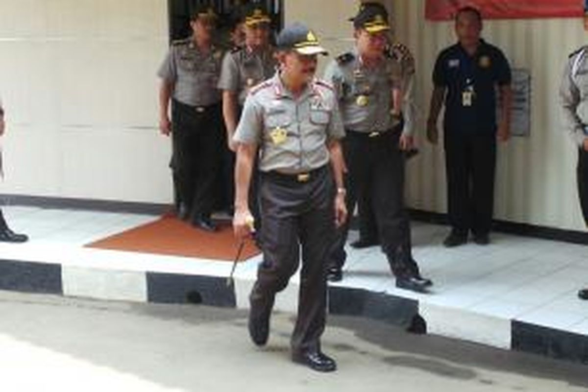 Kepala Polri Jenderal Badrodin Haiti di RS Polri mengecek jenazah dari bom di Sarinah. Jumat (15/1/2016)