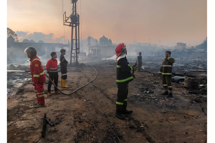 Kebakaran di Desa Sungai Bali, Pulau Sebuku, Kotabaru, Kalimantan Selatan pada Sabtu (23/11/2019) malam.