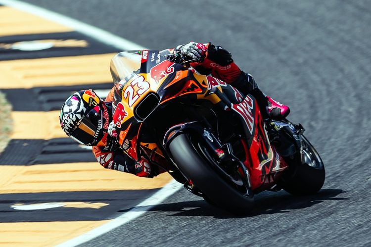Enea Bastianini saat berlaga pada MotoGP Ceko 2025