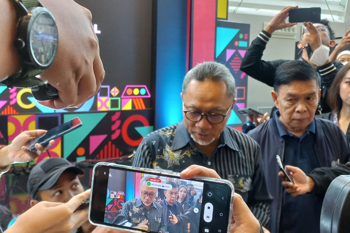 Menteri Perdagangan RI Zulkifli Hasan (Zulhas) usai acara Legendary Brand Festival, di Jakarta Selatan, Sabtu (25/2/2023).